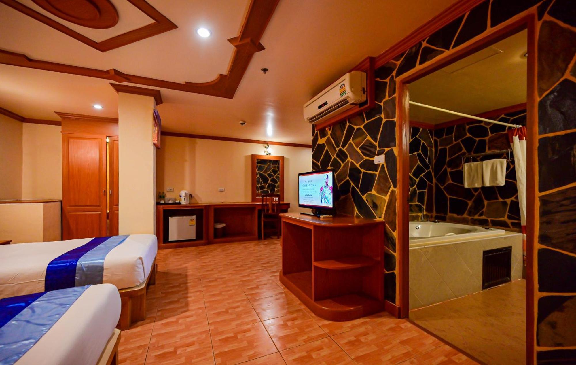 Complex Hotel Patong Exterior foto