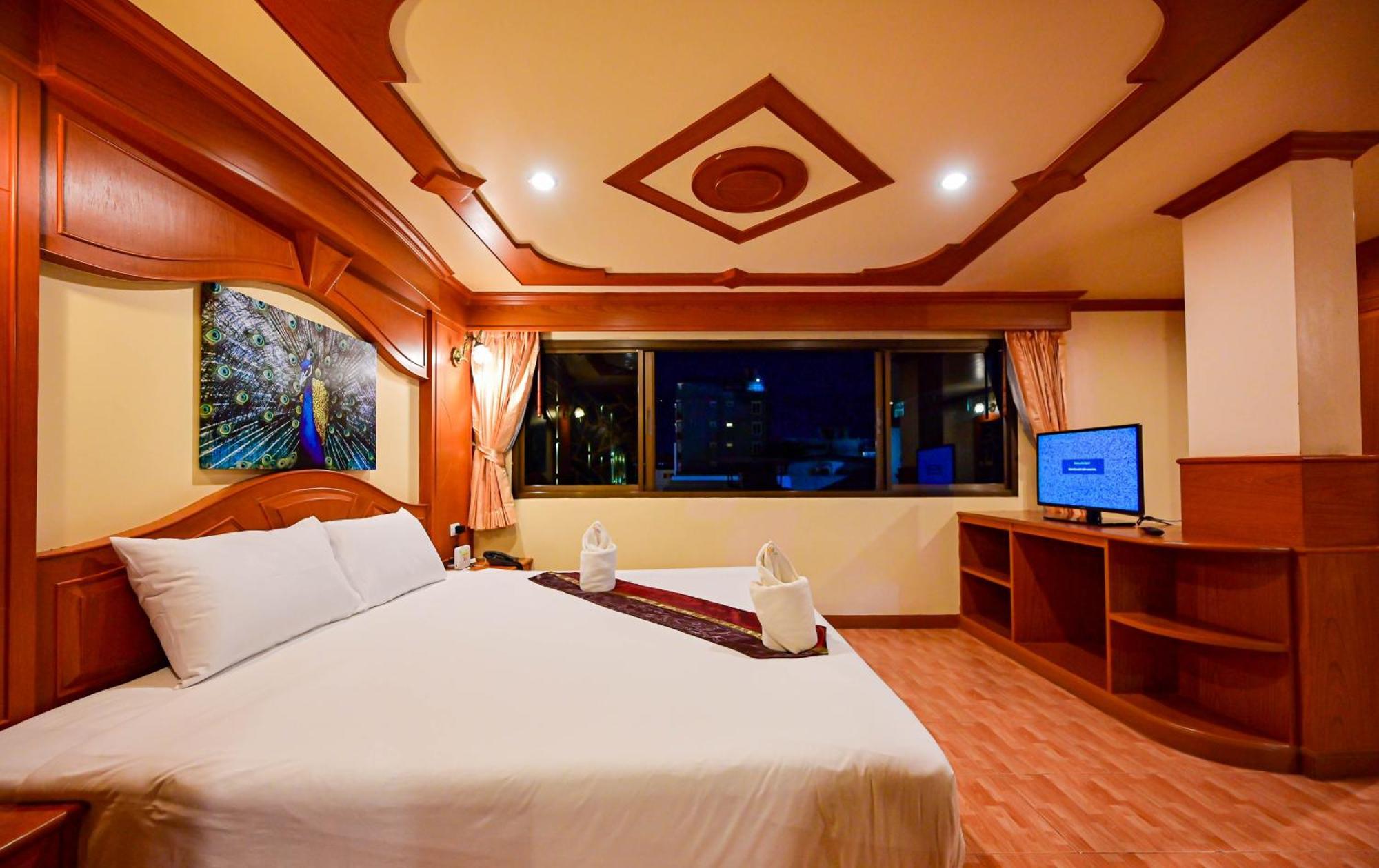 Complex Hotel Patong Exterior foto
