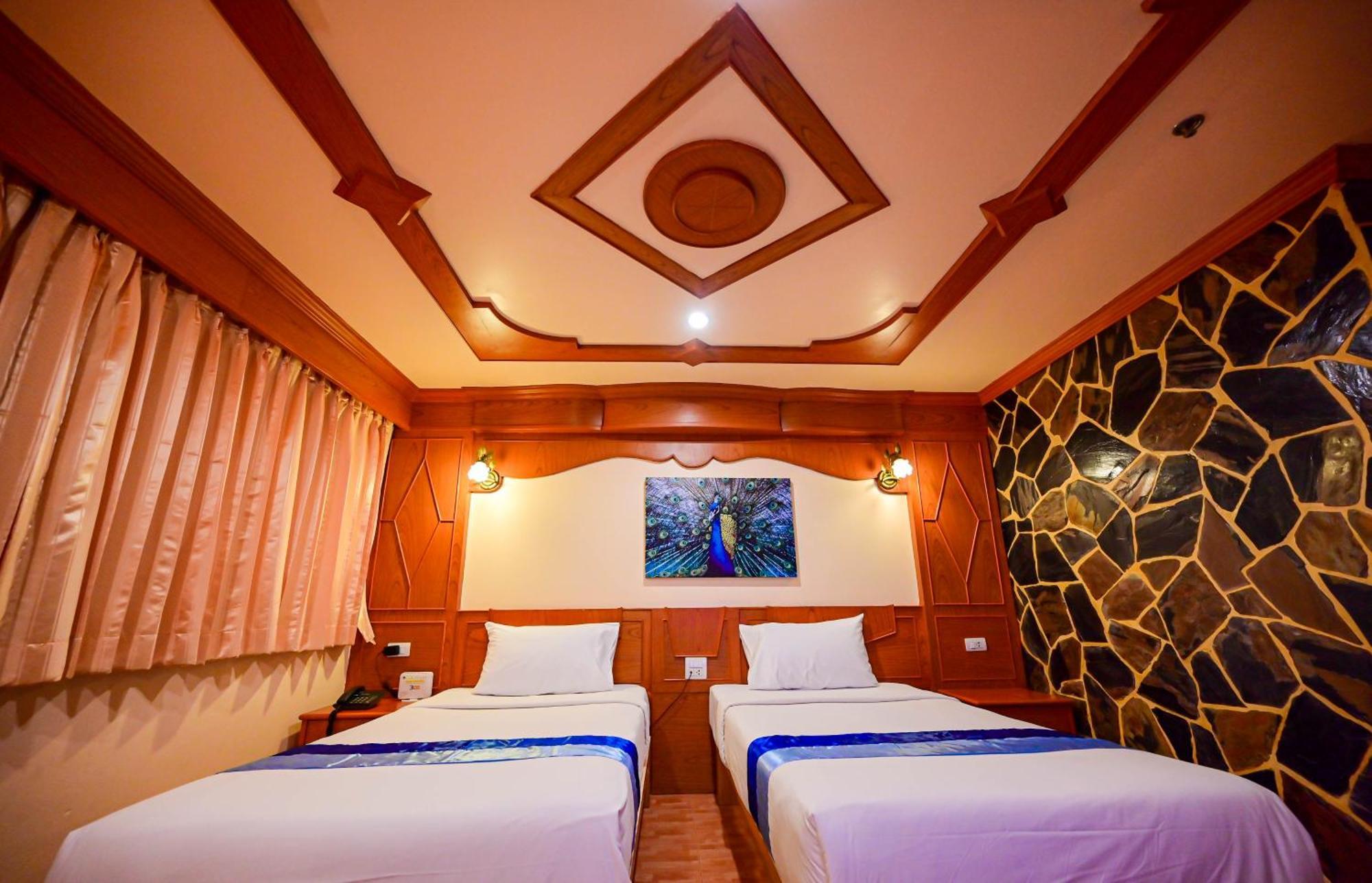 Complex Hotel Patong Exterior foto
