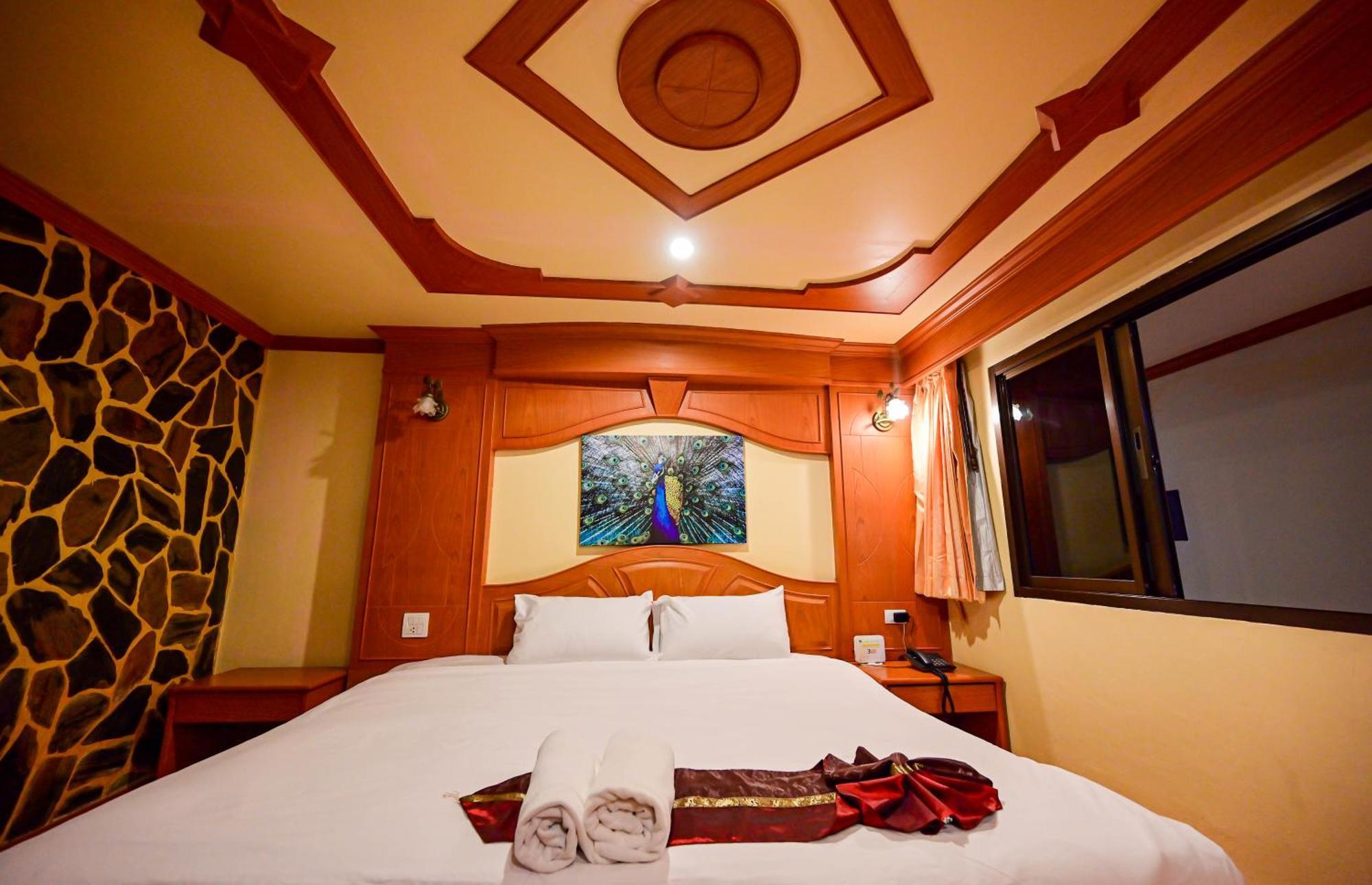 Complex Hotel Patong Exterior foto
